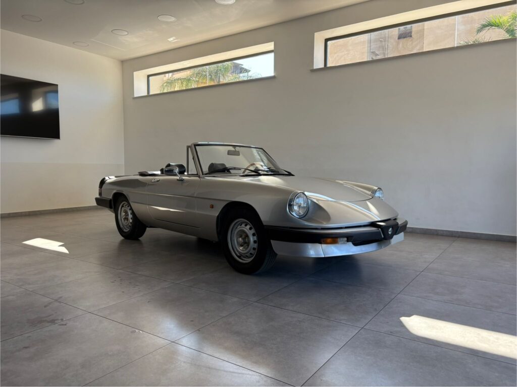 Alfa Romeo Spider Duetto: un’icona nata al cinema
